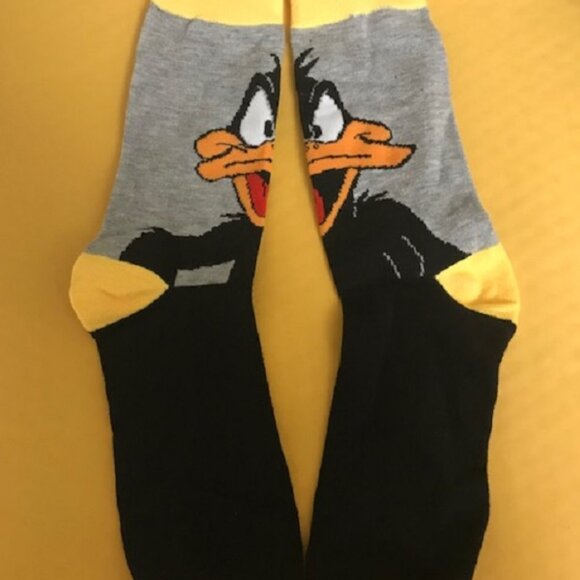 PAIR OF DAFFY DUCK SOCKS UNISEX SIZE 6-12 BNWOT - Picture 1 of 1